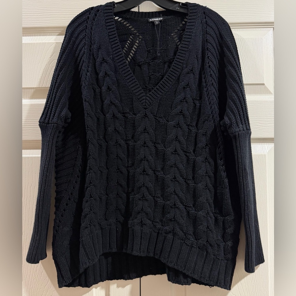 Express Sweater Women's Size M Black Pullover Cable-Knit V-Neck Oversized NWOT